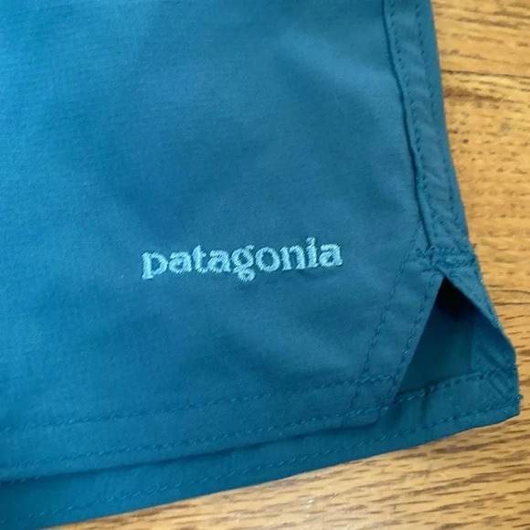 Patagonia sz 6 teal shorts with zip pocket cinch tie excellent used condition - Picture 3 of 8